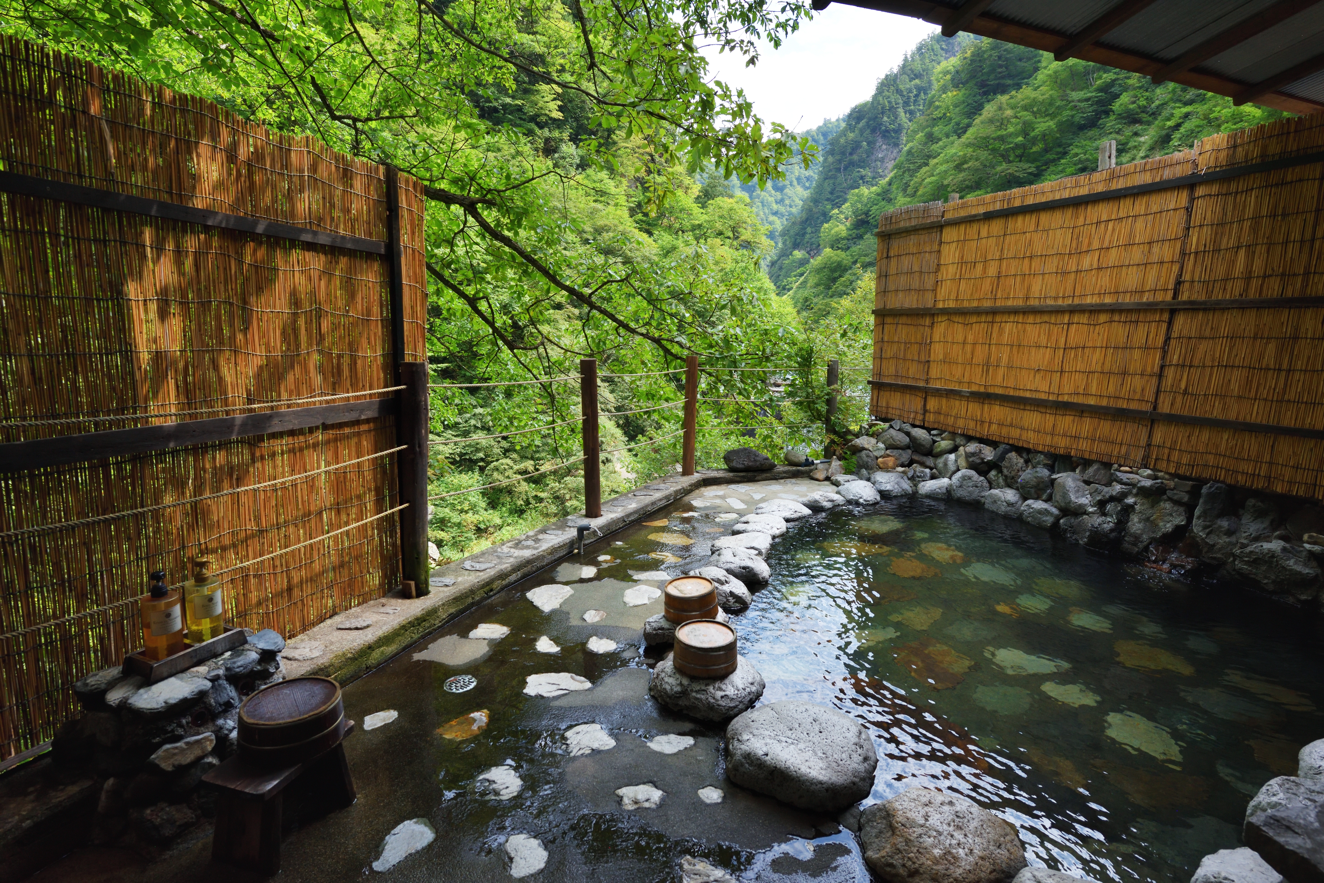 名剣温泉